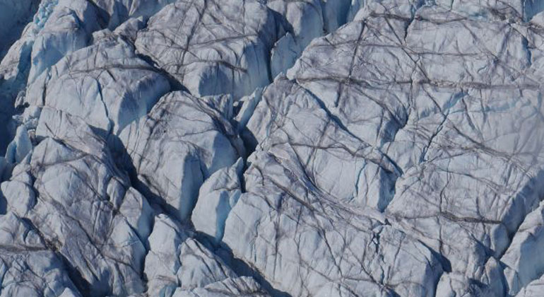 Risse im grönländischen Eisschild wachsen schneller